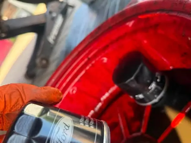 Fitting a genuine Ford oil filter during a service